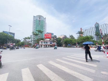 Bán nhà 3T phố Giảng Võ ,Đống Đa, Dt 185m, Mt 6m, Dài 30m Đường 15m, Giá 100 tỷ . Lh 0784.238.666