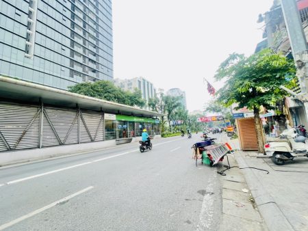 Bán nhà 4T phố Giảng Võ ,Đống Đa, Dt 50m, Mt 4m, Dài 12m Đường 20m, Giá 30 tỷ . Lh 0784.238.666