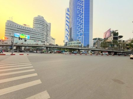 Bán nhà 1T phố Chùa Bộc ,Đống Đa, Dt 100m, Mt 8m, Dài 12,5m Đường 20m, Giá 50 tỷ . Lh 0784.238.666