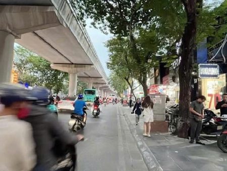 Bán nhà 4 tầng Phố Xuân Thủy, Dt 30m, Mt 3.4m, Dài 9m, Đường 24m, Giá 25 tỷ . Lh 0784.238.666