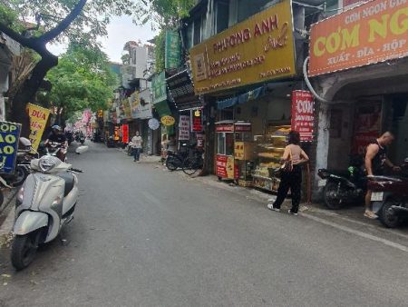 Bán nhà 4 tầng, Phố Dương Quảng Hàm, Dt 111m, Mt 5m, Dài 22m, Đường 8m, Giá 40 tỷ . Lh 0784.238.666