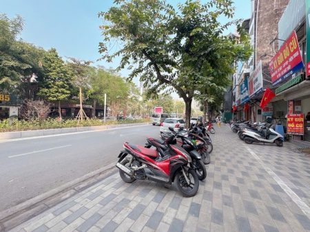 Bán nhà 7T phố Lạc Long Quân,Tây Hồ, Dt 79m, Mt 4,2m, Dài 19m , Đường 20m, Giá 50 tỷ . Lh 0784.238.666