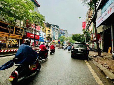 Bán nhà 6T phố Lạc Long Quân ,Tây Hồ, Dt 71m, Mt 3.7m, Dài 15m , Đường 30m, Giá 40,5 tỷ . Lh 0784.238.666