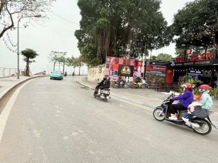 Bán nhà 5T phố Trích Sài ,Tây Hồ, Dt 68m, Mt 4.2m, Dài 18m Đường 20m, Giá 55 tỷ . Lh 0784.238.666