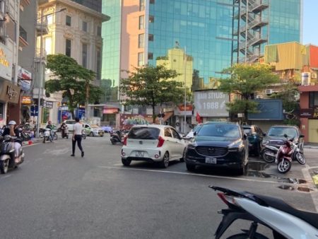 Bán nhà 6 tầng Phố Cửa Nam, Dt 120m, Mt 4.4m, Dài 23m, Đường 9m, Giá 66 tỷ . Lh 0784.238.666