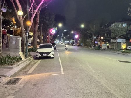 Bán nhà 5 tầng Phố Trần Hưng Đạo, Dt 136m, Mt 18m, Dài 8m, Đường 50m, Giá 106 tỷ 800tr . Lh 0784.238.666