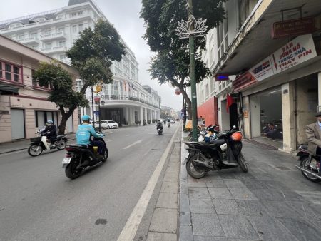 Bán nhà 2 tầng Phố Tràng Tiền, Dt 52m, Mt 5.1m, Dài 12m, Đường 15m, Giá 52 tỷ . Lh 0784.238.666