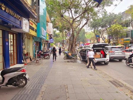 Bán nhà 3 tầng Phố Hàng Bài, Dt 114m, Mt 17m, Dài 9m, Đường 30m, Giá 33 tỷ . Lh 0784.238.666