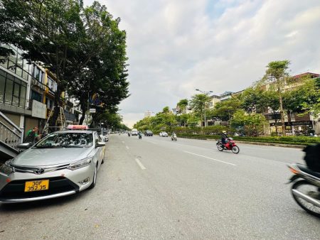 Bán nhà 5T phố Võ Chí Công,Tây Hồ, Dt 54m, Mt 11m , Dài 5m , Đường 20m, Giá 25 tỷ . Lh 0784.238.666