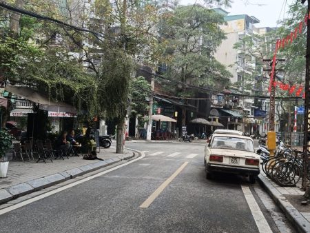 Bán nhà 9 tầng Phố Trúc Bạch, Dt 137m, Mt 4,2m, Dài 25m, Đường 12m, Giá 72 tỷ . Lh 0784.238.666